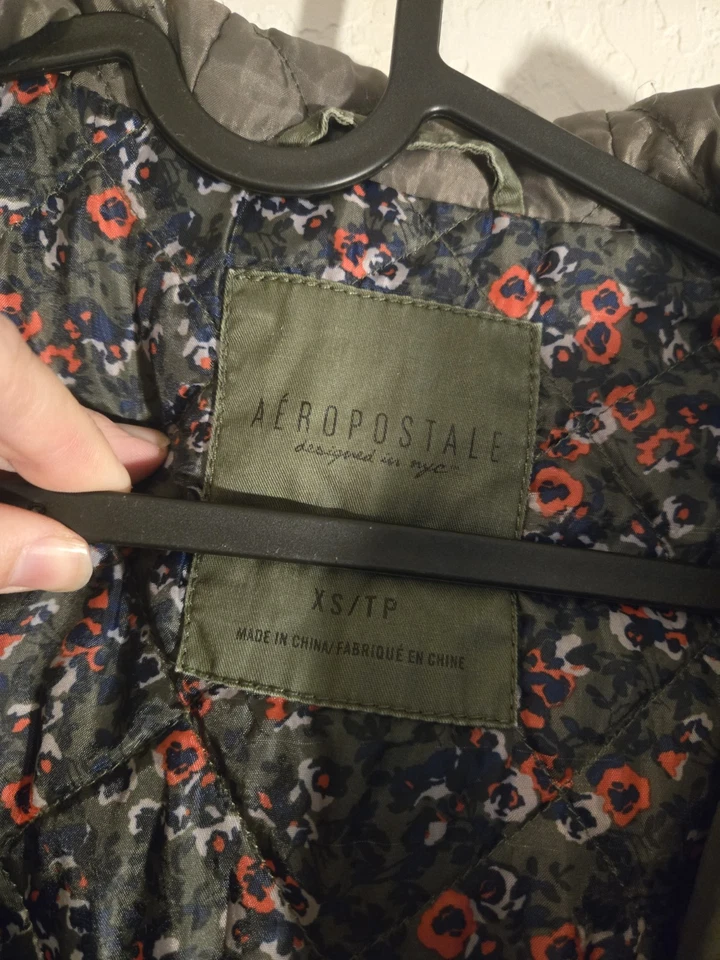 Abrigo Chaqueta Parka con Capucha AERO Aeropostale Toggle Mujer Adulto Talla XS Foto 4 de 4