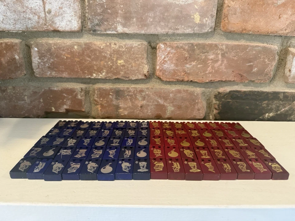 Stratego 80 Replacement Pieces 40 Red & 40 Blue 1961 MB - Image 4 of 4