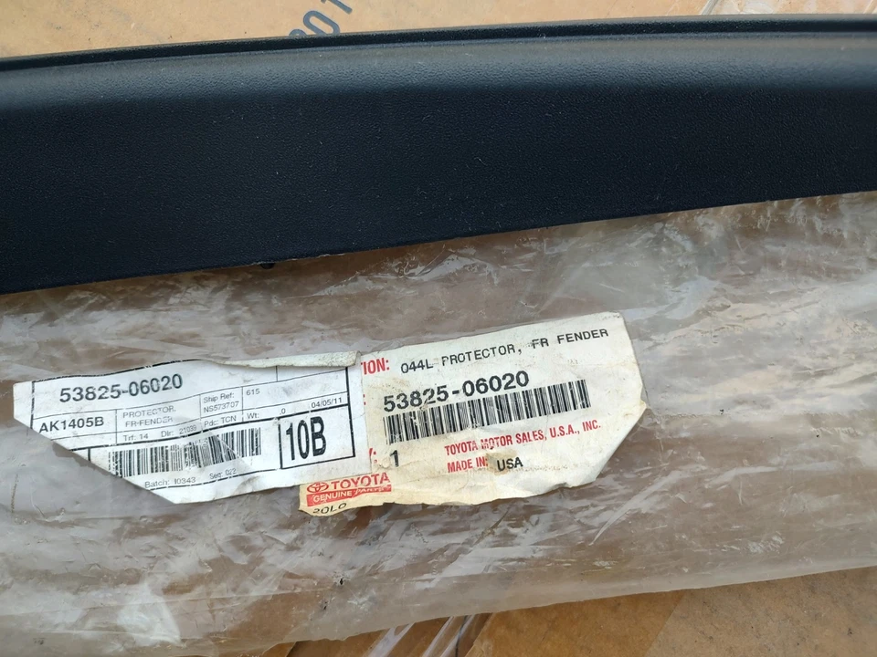 Protector moldura guardabarros delantero derecho Toyota Camry 2007-2011 53825-06020 LT3 Foto 2 de 4