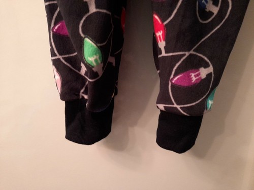 New TU Unisex Kids Black Christmas Lights One Piece Soft All In One Age 3/4 Yrs - Picture 2 of 6