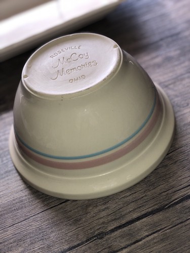 Vintage McCoy Memories Keramik Backofen Geschirr Schüssel rosa blau Streifen USA 8 Zoll