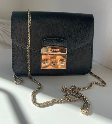 FURLA Metropolis  Umhängetasche schwarz Gliederkette gold
