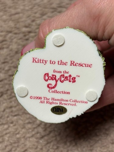Hamilton Collection - Copy Cats Collection - 'Kitty to the Rescue' - Fireman Cat - Picture 3 of 3