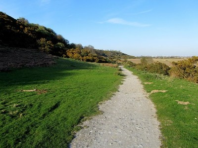 Foto A3 unterhalb Cadborough Cliff Rye Der 1066 Country Walk folgt der ba c2013