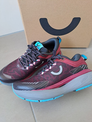 True Motion Aion Elements Damen Laufschuh Bordeaux Blau Pink EU 38.5 US 7.5