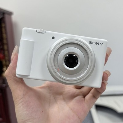Sony ZV-1F 20.1MP Vlogging Camera - White Mint Condition
