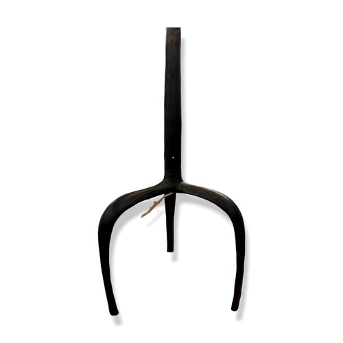 $840 Global Views Riley 3-Pronged Bronze Table Lamp - Picture 7 of 8
