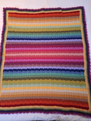 Handarbeit gehäkelt Oma Streifen Decke Überwurf Regenbogen Farbverlauf 44'' x 34'' B1