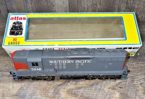 Locomotora diésel Athearn escala HO Southern Pacific SP #3946 - PROBADO FUNCIONANDO | Zustand: Used
