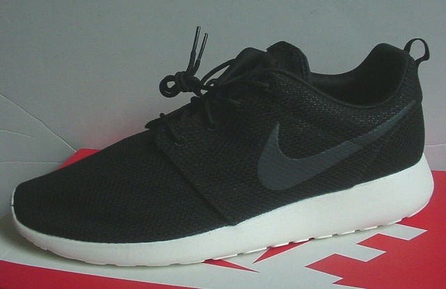 mens black roshe run