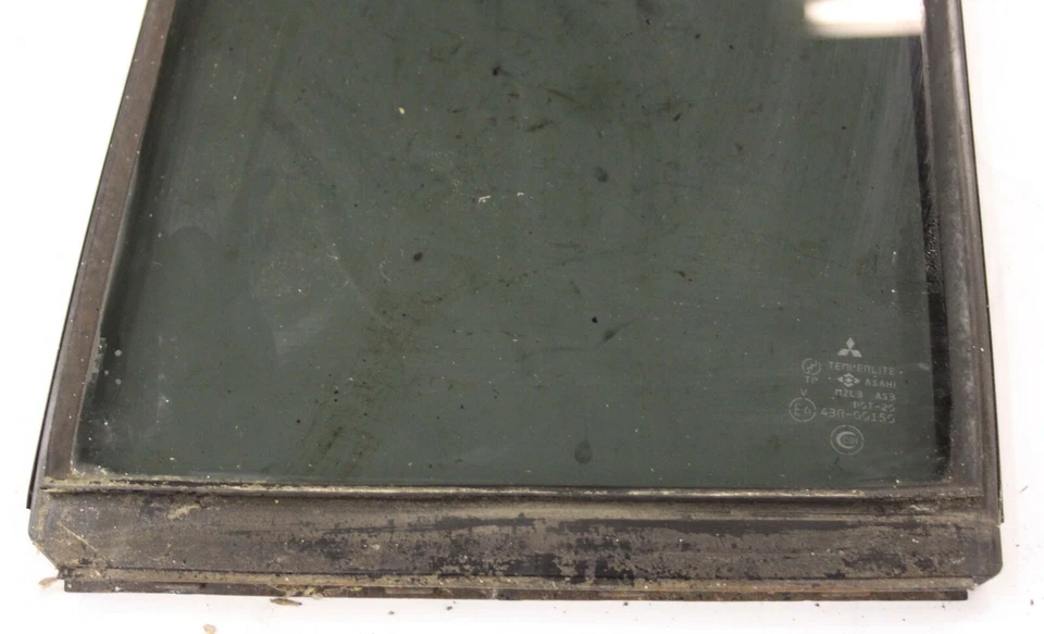 Montero Limited 2002 fabricante de equipos originales lado izquierdo puerta trasera ventilación ventana vidrio 06 05 04 Foto 2 de 4