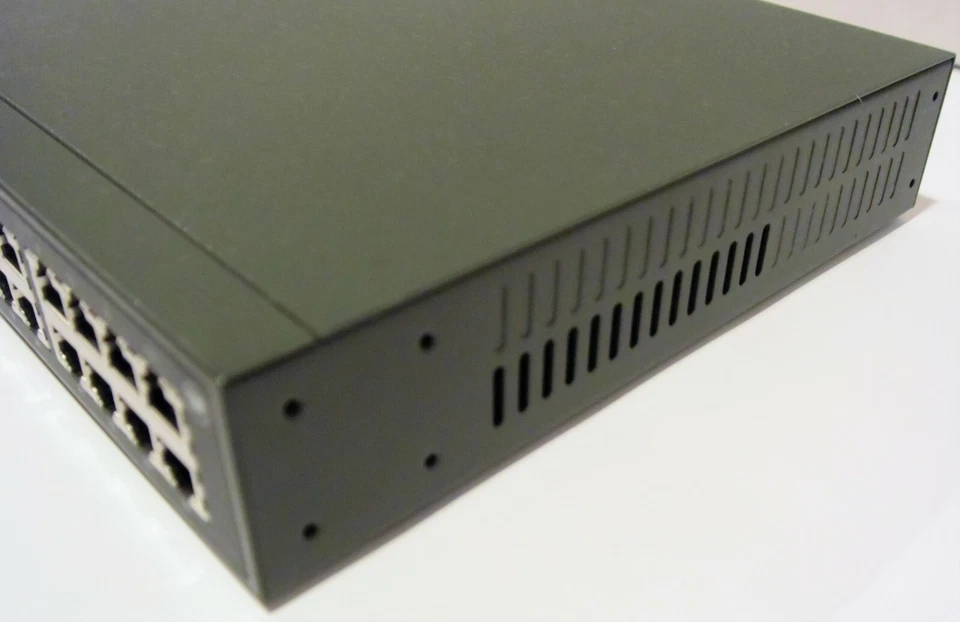 SMC Networks 24-Port EZ Switch 10/100Mbps Model SMC-EZ 1024DT Ethernet Hub Unit  - Image 4 of 4