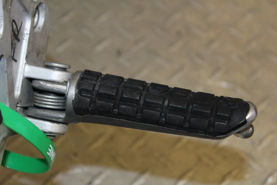 Kawasaki Ninja 600R ZX600C 1989 reposapiés delantero derecho clavija paso Foto 4 de 4