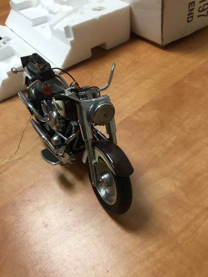 Franklin Mint 1:10 Harley-Davidson 1998 Fat Boy missing one grip - Image 4 of 4
