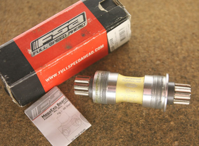 NOS NEW FSA Platinum Pro MegaQuad ISIS drive bottom bracket BSC / 118 mm Triple