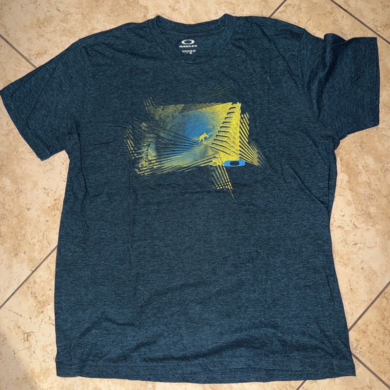 OAKLEY Blue Graphic Men’s T-shirt Tee Shirt Size LARGE Great Condition LG