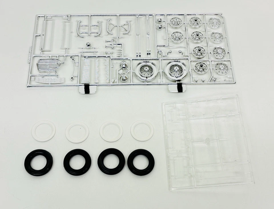 Monogram 1934 Duesenberg SJ Town Car 1:24 Plastic Model Kit PC185-300 Complete - Image 4 of 4