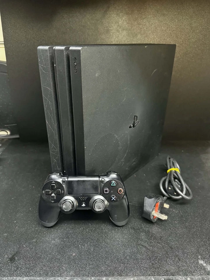 Sony PlayStation 4 Pro, photo 1 of 5