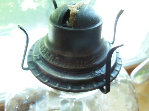 VINTAGE DOT & RIBBED BASE CLEAR GLASS OIL LAMP, PEARL TOP CHIMNEY, BURNER & WICK - Picture 8 of 12