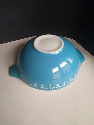 Pyrex Snowflake Garland 4 Qt, oven safe handled bowl