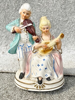 VINTAGE PORZELLAN FIGUR MANN MIT GEIGE UND DAME SPIELT LAUTE MUSICAL