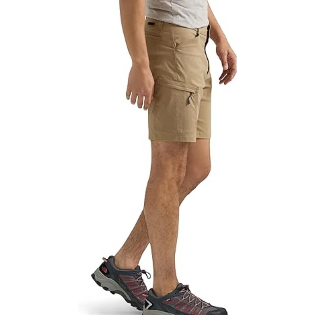 ATG by Wrangler Men's Regular Fit Performance Utility Short Size 36 Outdoor image 2