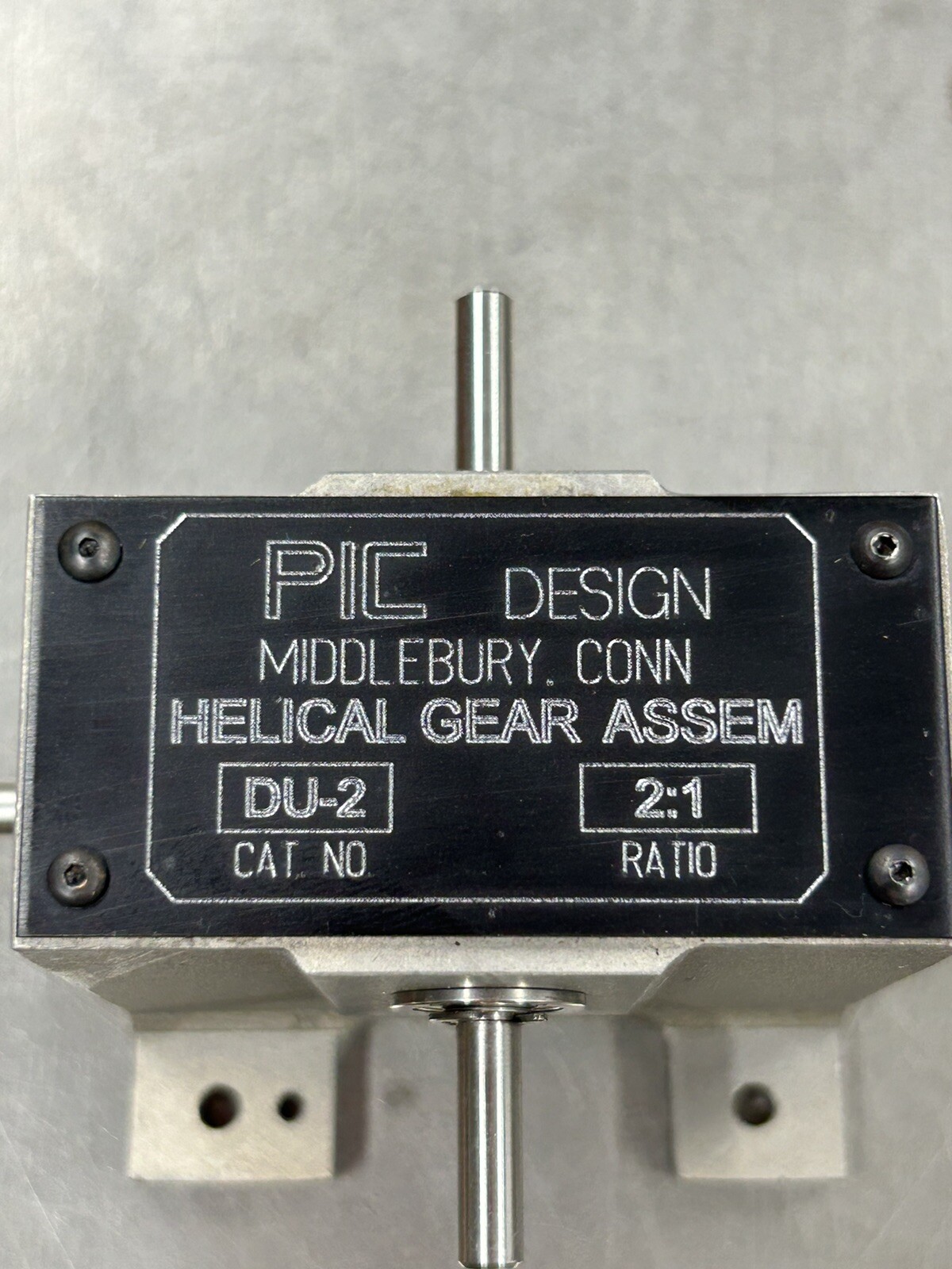 QTY 1 PIC DESIGN PRECISION HELICAL GEAR REDUCER 2:1 RATIO LOW BACKLASH 4-WAY