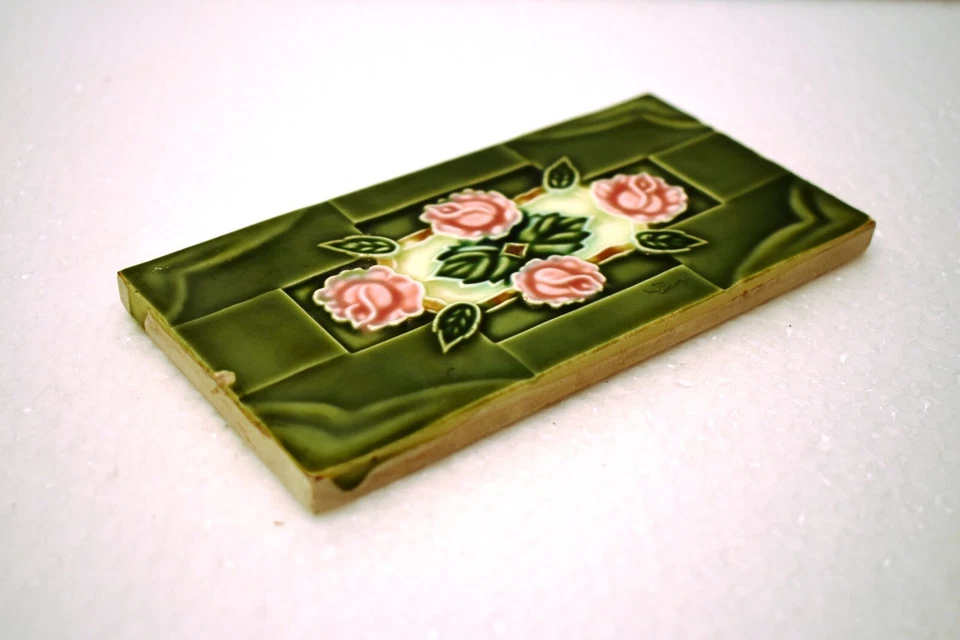 Azulejo de cerámica vintage Saji Japón con rosas rosadas y verde estilo Art Nouveau "I7 Foto 3 de 4