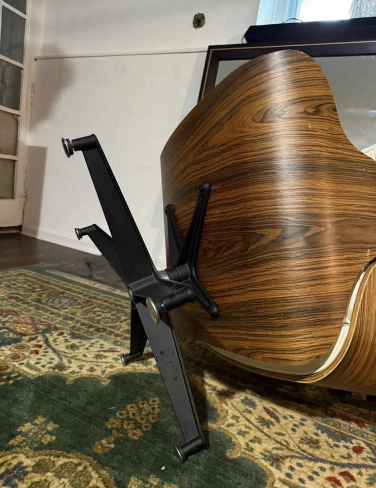 Sillón Eames - Elegante cuero blanco y madera de nogal Foto 3 de 3