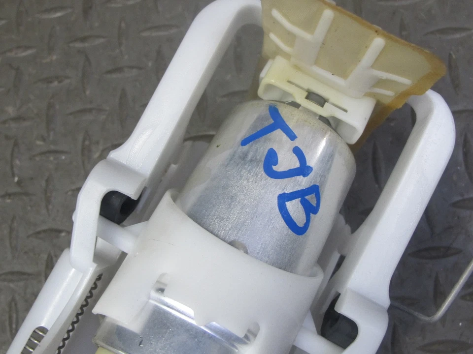 01-06 BMW E46 330i 330Ci 3.0L M54 BOMBA DE COMBUSTIBLE SENSOR DE NIVEL UNIDAD DE ENVÍO CONJUNTO OEM Foto 2 de 4