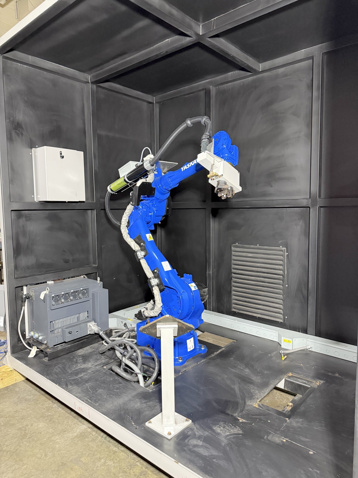 Yaskawa Motoman GP50 Robot YRC1000 Control 50Kg Payload 14 Hours in Enclosure