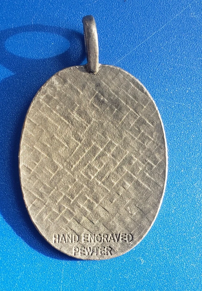 Colgante horóscopo del zodiaco Libra de peltre grabado a mano de colección Foto 2 de 4