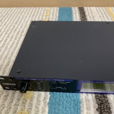 YAMAHA REV500 DIGITAL REVERBERATOR 1U Rack Unit Reverb Stereo in