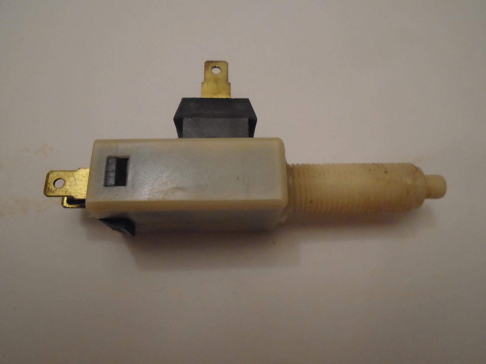 NOS GENERAL MOTORS GM STOP BRAKE LIGHT SWITCH 25524846 D851A eBay