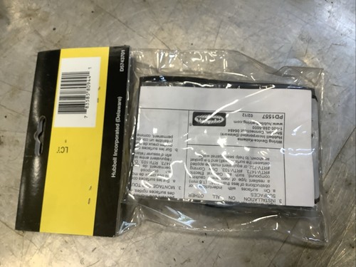 #225 New HBL7423W0 Hubbell Single Receptacle Weatherproof Lift Cover Plate - Picture 2 of 3