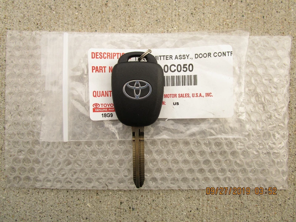 LLAVERO TRANSMISOR REMOTO TOYOTA TUNDRA MASTER 17-19 CON LLAVE SIN CORTAR NUEVO 0C050 Foto 2 de 2