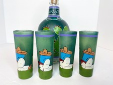 Botella esmerilada de tequila de colección y 4 vasos de chupito ~ Hombre durmiente y cactus pintados a mano