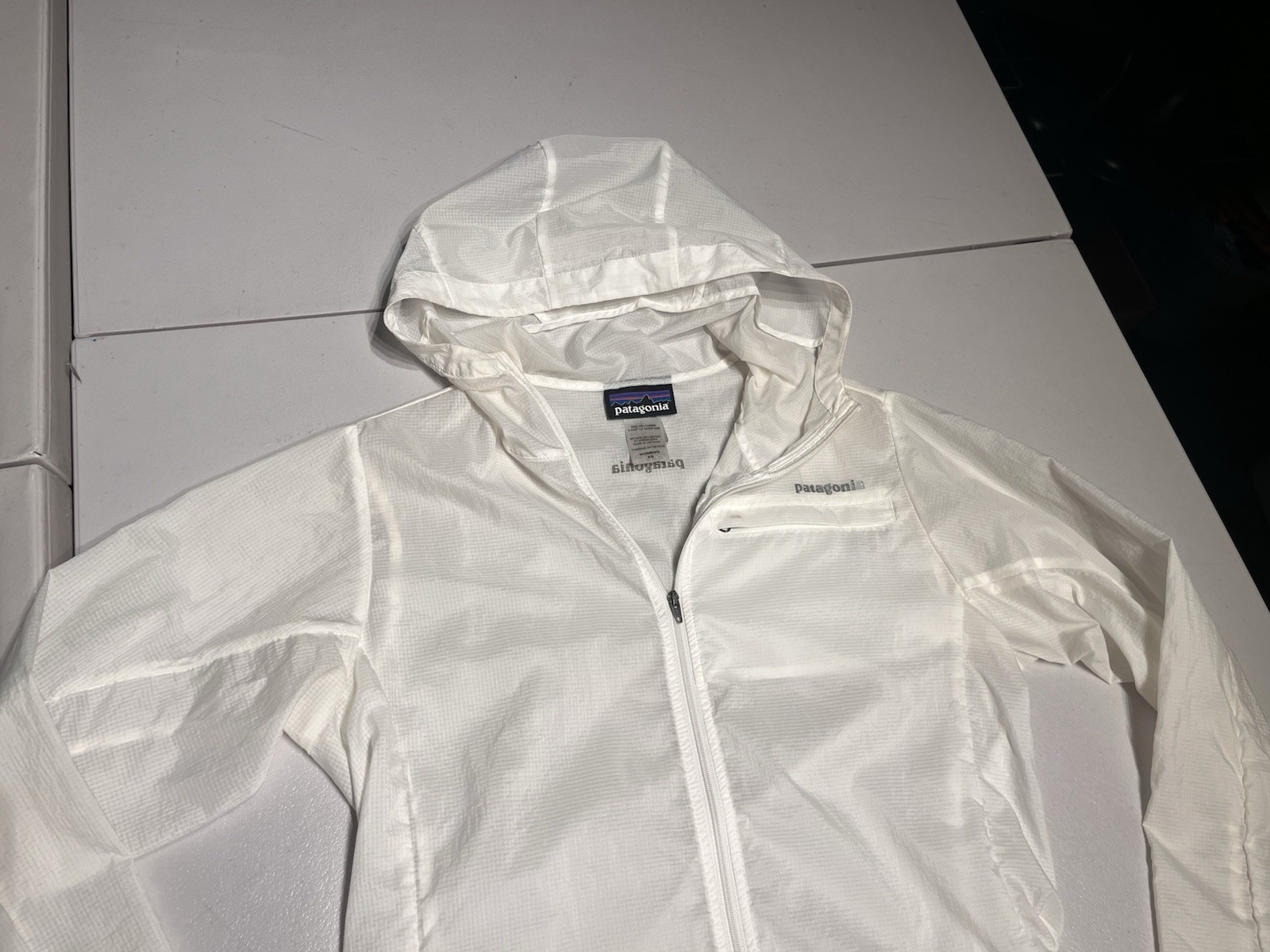 Patagonia Jacket Women's XS White Houdini Thin Coat Hiking Outdoor Hooded Nylon thumbnail 2