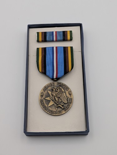 Vintage 1969 Armed Forces Expeditionary Medal Set w/ Original Box E&H Simon