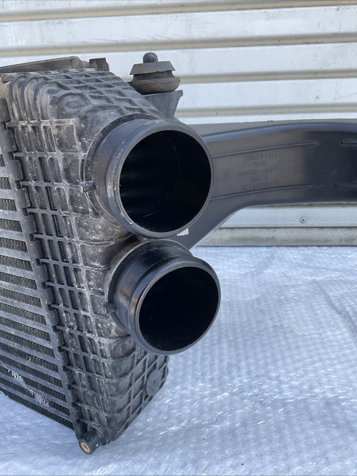 OEM 14-24 MASERATI GHIBLI 3.0L TURBO INTERCOOLER PASSENGER RIGHT 16474840