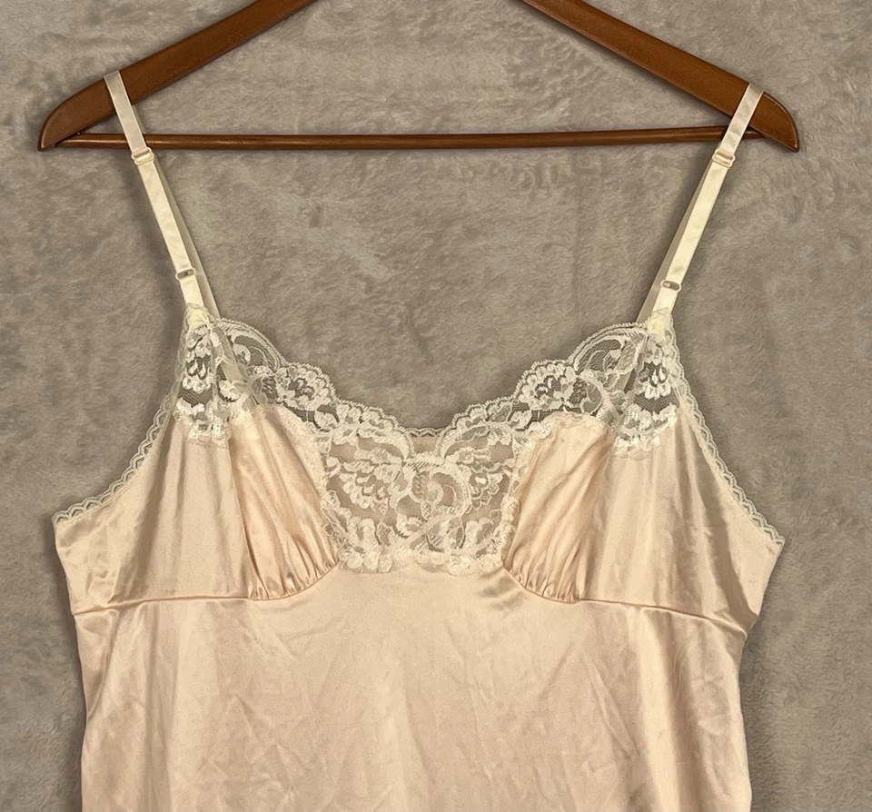 Vestido Vintage Vassarette Completo Sin Mangas 38 Melocotón Satinado Lencería Encaje Babydoll EE. UU. Pálido Foto 3 de 4