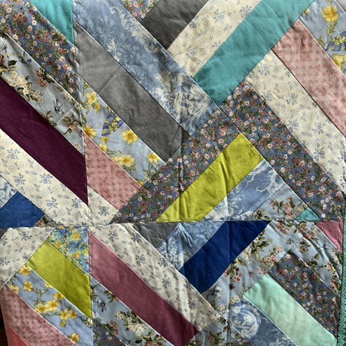 Vintage Scrap Baby Quilt Patchwork Floral Flowers Blue Pink 48x50 Inch Blanket - Picture 7 of 7
