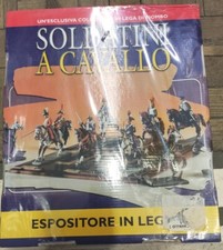 ESPOSITORE IN LEGNO PER SOLDATINI A CAVALLO IN PIOMBO FABBRI EDITORE.