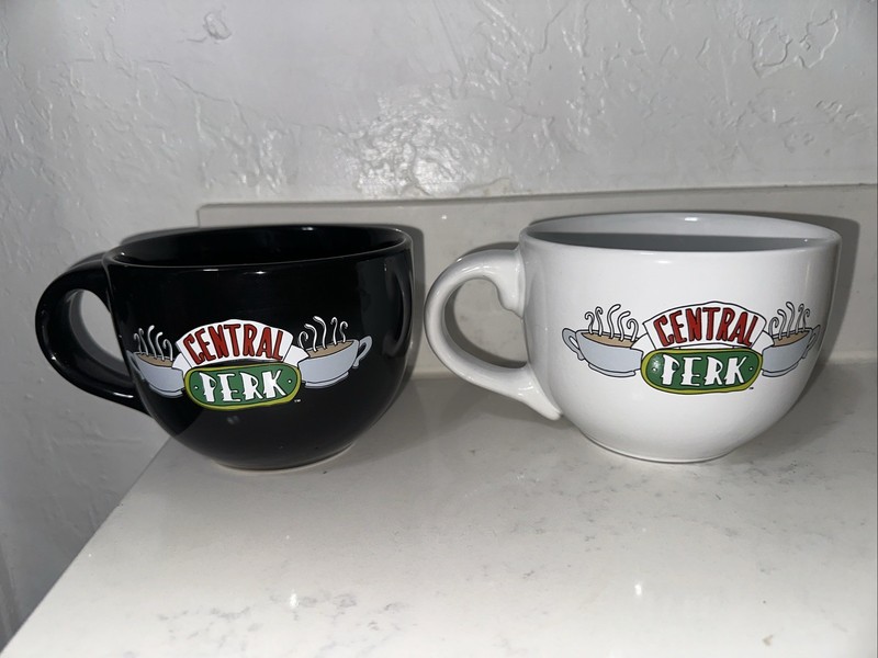*RARE* FRIENDS TV Series Coffee Bean Large 24OZ Central Perk Black Coffee Mugs