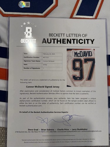 BECKETT LOA CONNOR MCDAVID Signed Autographed Edmonton Oilers Hockey Jersey - Picture 3 of 4