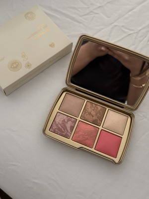Hourglass Charm Palette Ambient Volume I