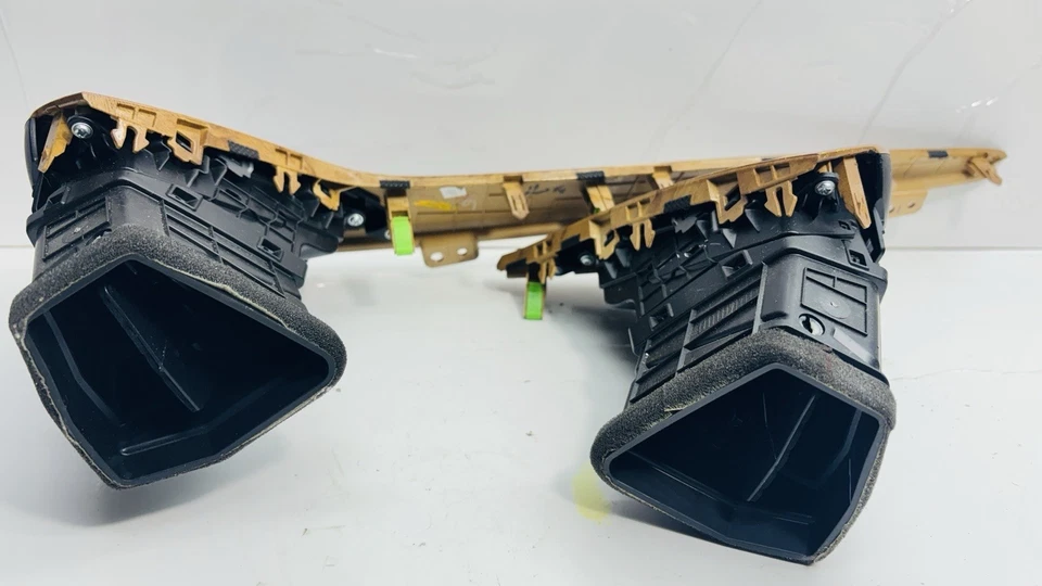 Hyundai Santa Fe 2013-2016 OEM tablero delantero lado izquierdo y derecho aire acondicionado calefacción ventilaciones Foto 2 de 4