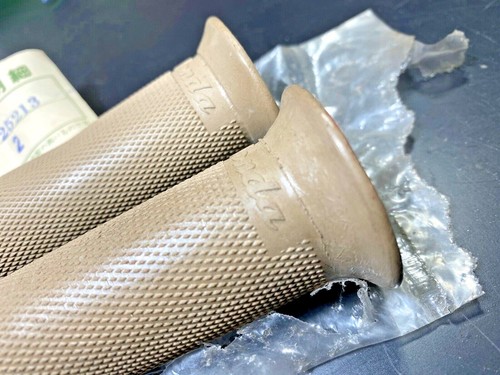 HONDA DREAM C72 CS72 C77 CA77 CS77 LOW BAR HANDLE GRIP NOS L / R - 第 1/12 張圖片