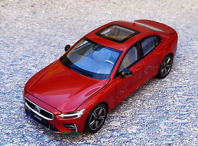 Volvo S60 1/18スケールモデルミニカー 1/18 Scale Volvo S60 2020 Red Diecast Car Model Toy Collection