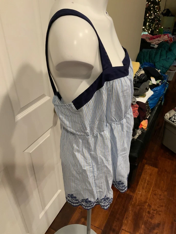 Camiseta sin mangas Weston Wear a rayas azules y blancas con bordado floral, talla 12 Foto 3 de 4